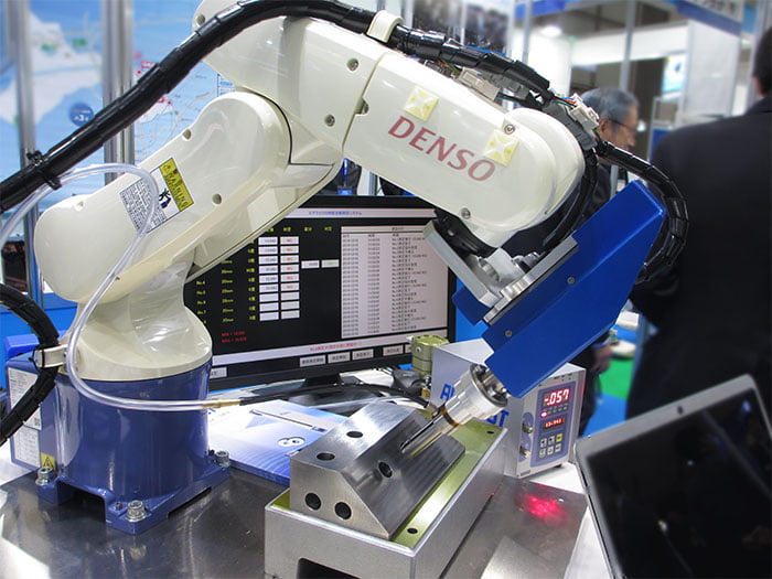 2019国際ロボット展エアマイクロ自動内径測定システム画像01